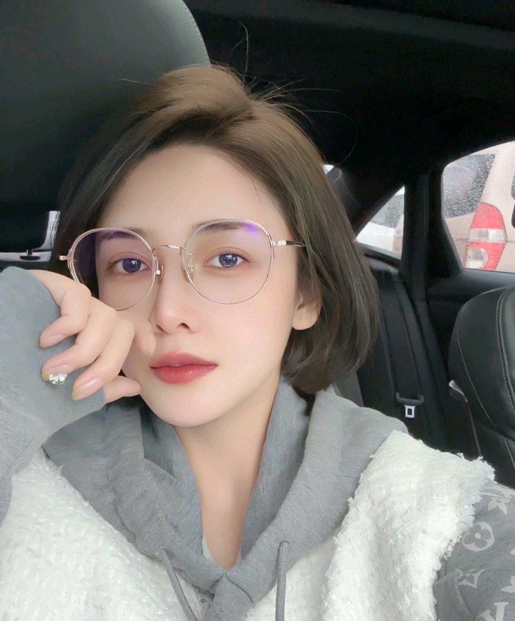 不怕反差婊有文化，就怕反差婊戴眼鏡[118P]
