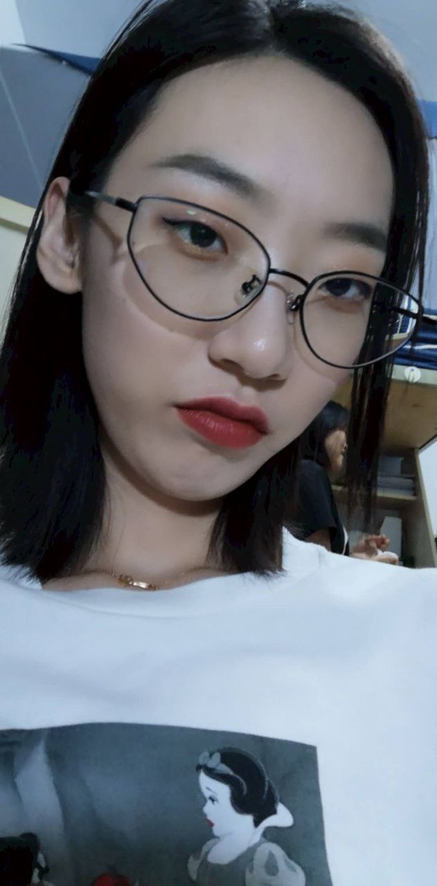 不怕反差婊有文化，就怕反差婊戴眼鏡[118P]