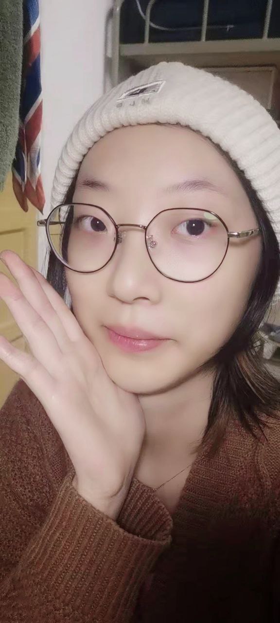 不怕反差婊有文化，就怕反差婊戴眼鏡[118P]