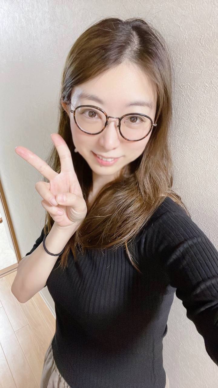 不怕反差婊有文化，就怕反差婊戴眼鏡[118P]
