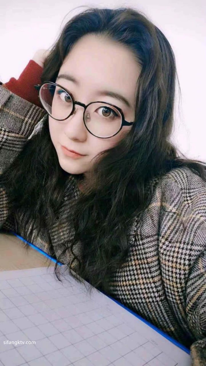怕反差婊有文化，就怕反差婊戴眼鏡