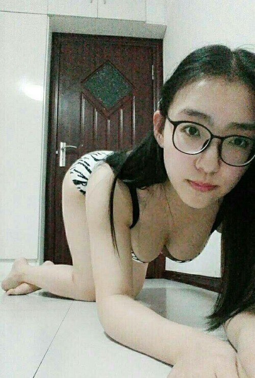 怕反差婊有文化，就怕反差婊戴眼鏡