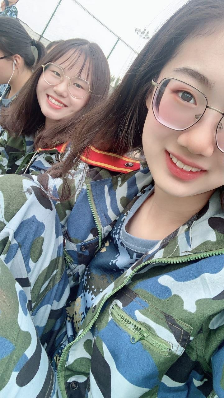怕反差婊有文化，就怕反差婊戴眼鏡