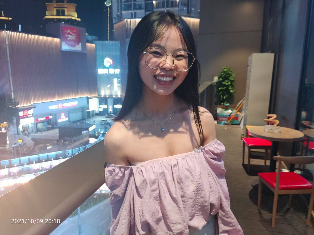 不怕反差婊有文化，就怕反差婊戴眼鏡 [118P]
