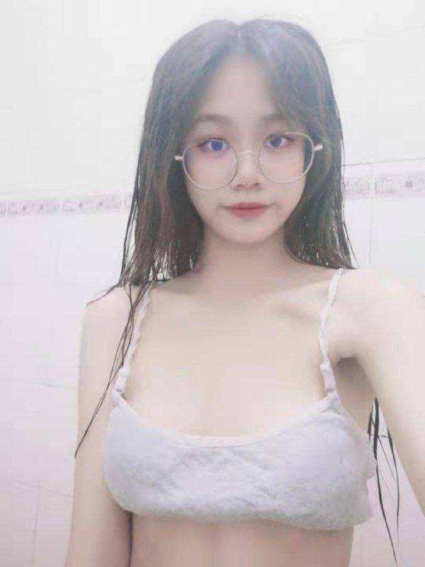 不怕反差婊有文化，就怕反差婊戴眼鏡 [118P]