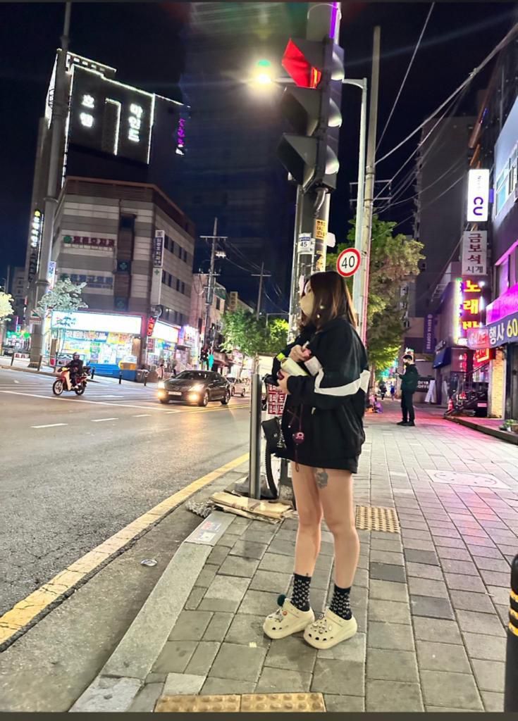 反差婊反差婊，人前人后反差懸殊，你愛我也愛 [35P]