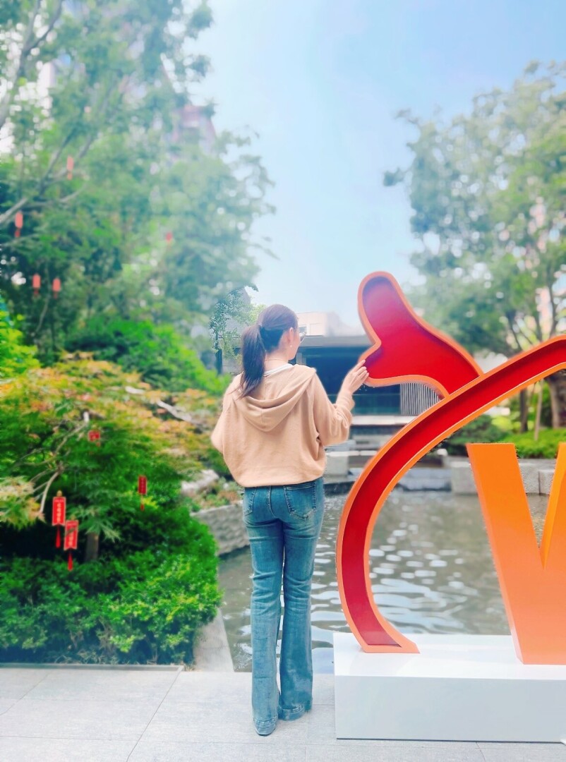 姹紫嫣紅千姿百態(tài)妖嬈多姿都沒有我馬凡舒誘人