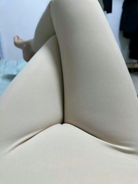 少婦若隱若現(xiàn)的誘惑