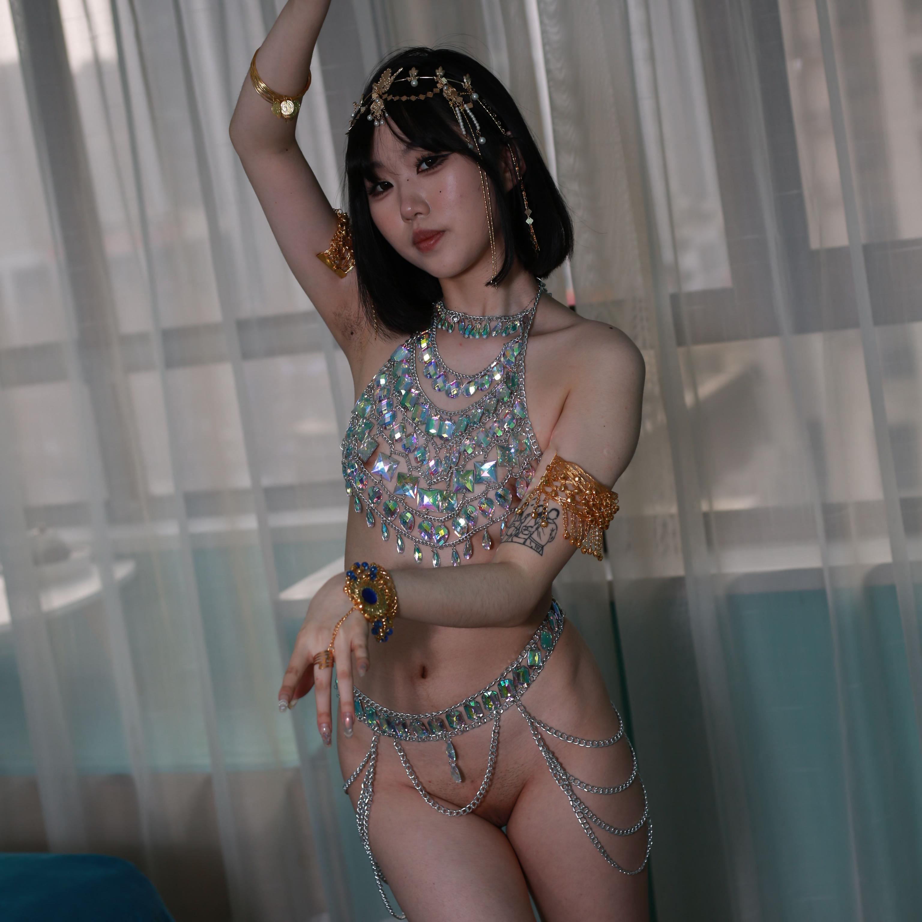 姑娘的裝扮讓人眼前一亮的感覺