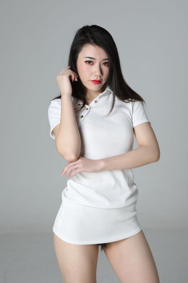 氣質(zhì)挺不錯的白衣少婦