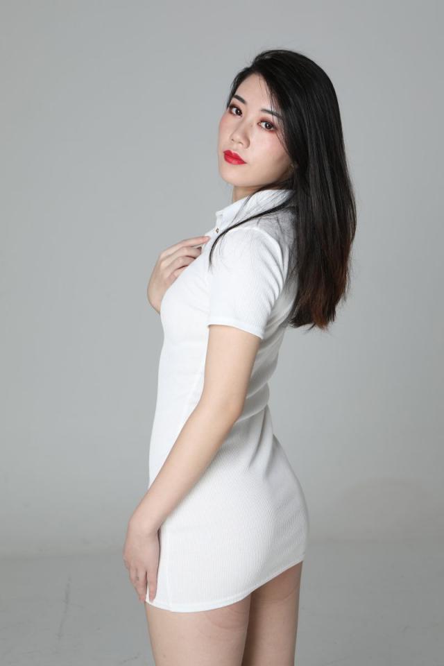 氣質(zhì)挺不錯的白衣少婦