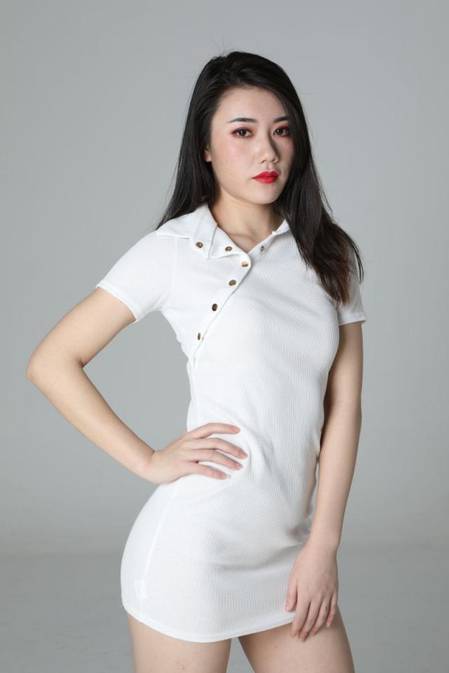 氣質(zhì)挺不錯(cuò)的白衣少婦