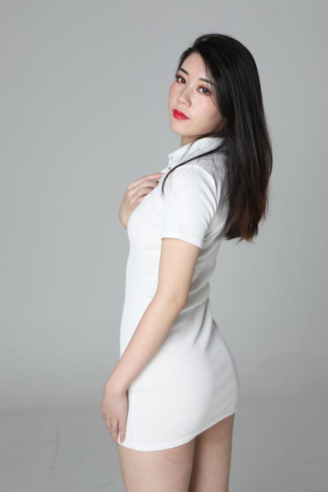 氣質(zhì)挺不錯(cuò)的白衣少婦