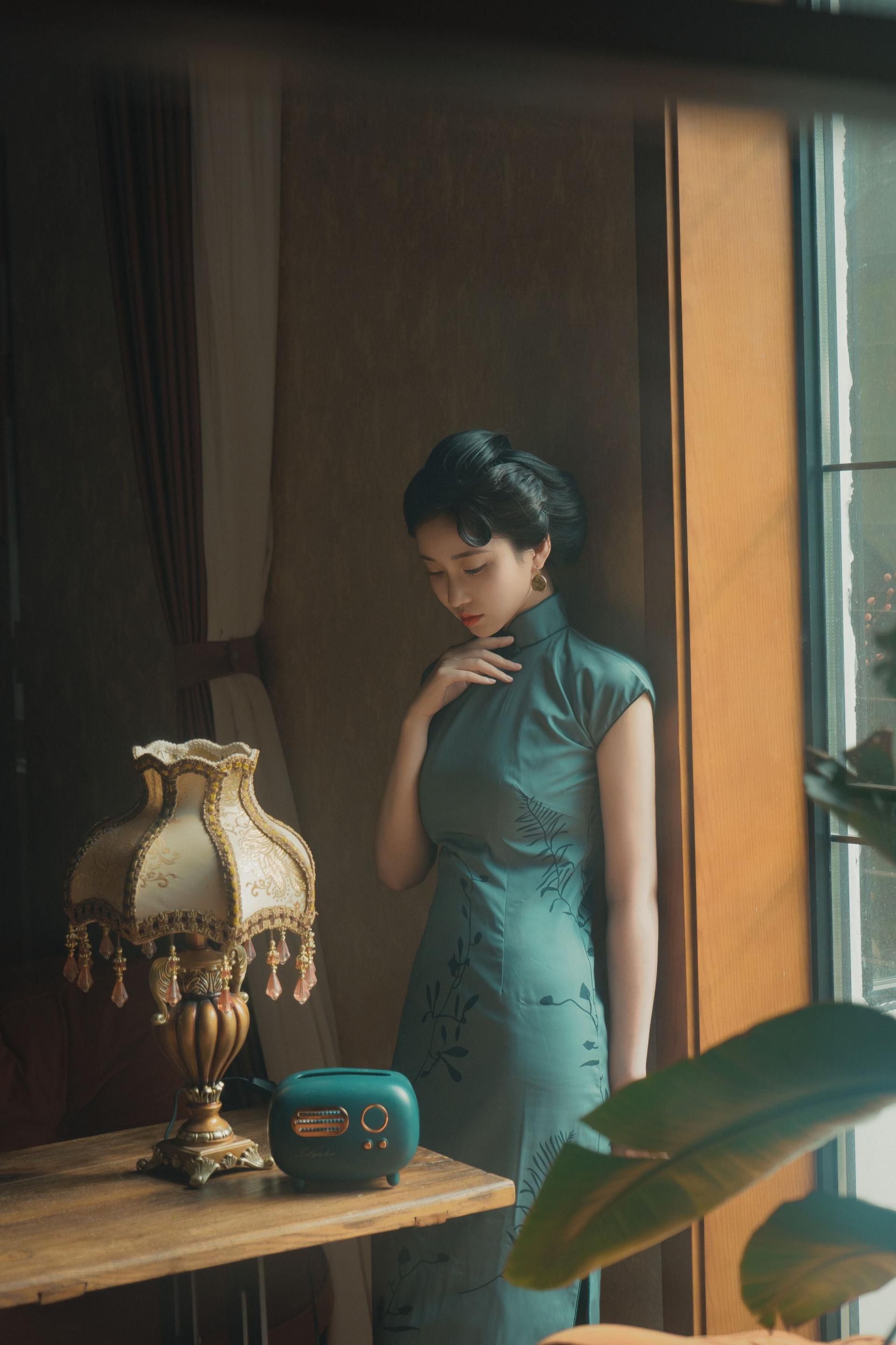 年年寫真打包，單發(fā)一套旗袍黑絲[67P]