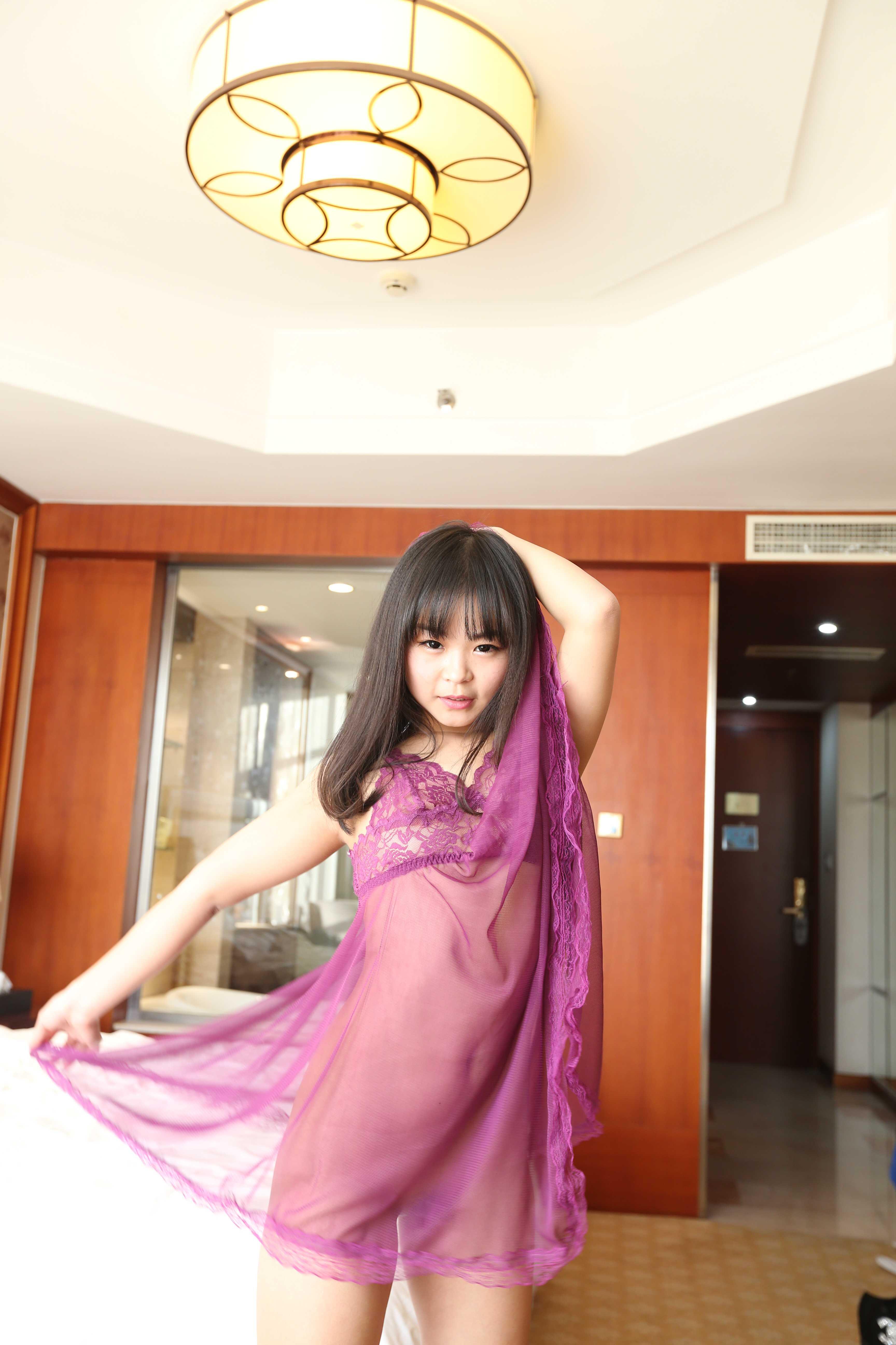 可愛(ài)妹子各種高難度姿勢(shì)