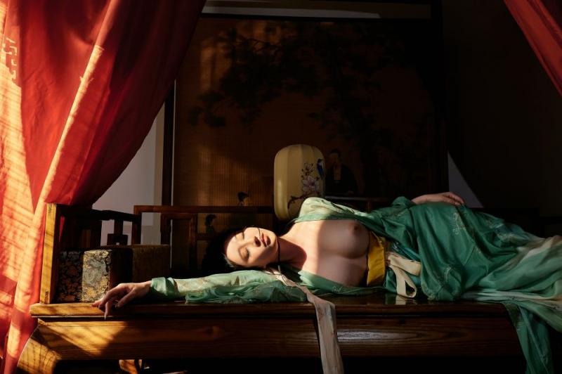 古裝妹子極品圓潤(rùn)的美乳
