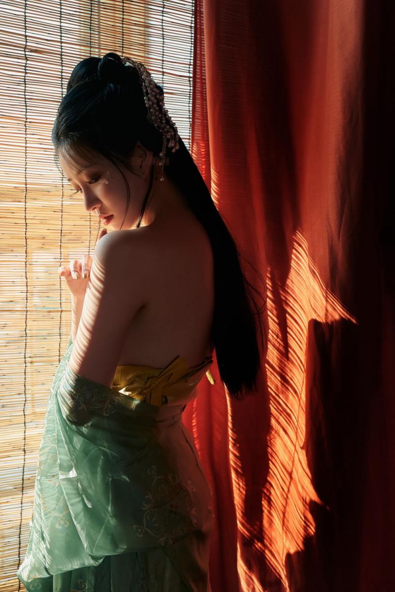 古裝妹子極品圓潤(rùn)的美乳