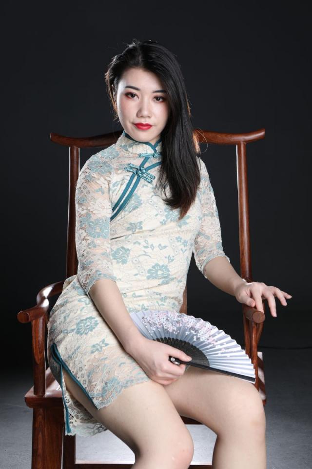 這旗袍妹子還真誘人呢