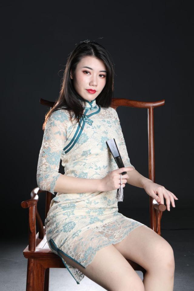 這旗袍妹子還真誘人呢