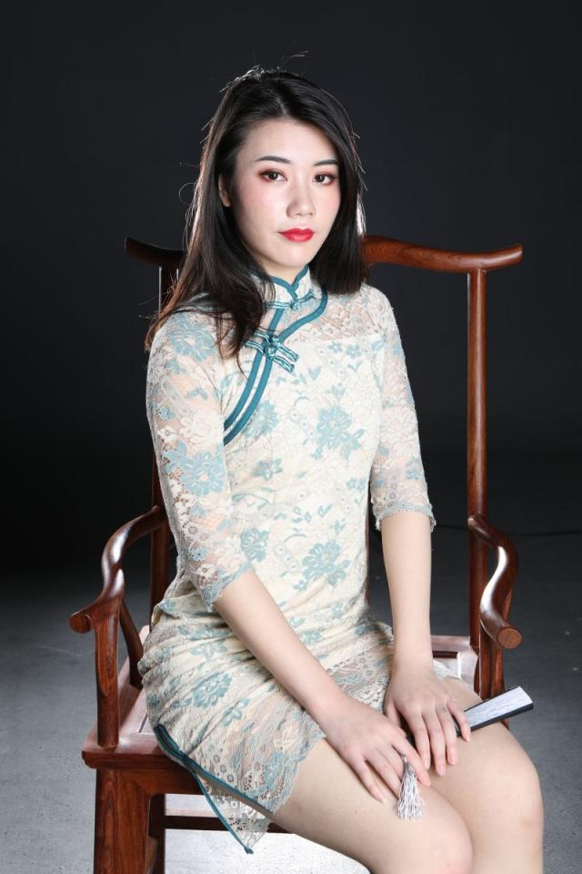 這旗袍妹子還真誘人呢