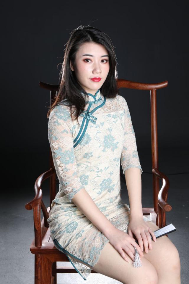 這旗袍妹子還真誘人呢