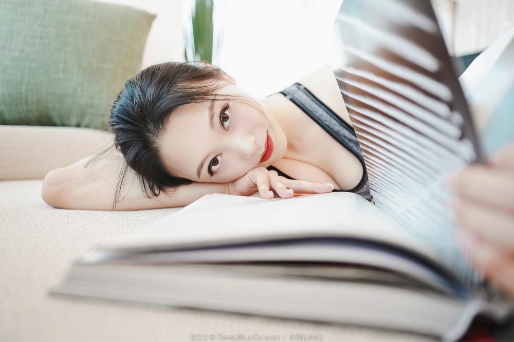 體態(tài)優(yōu)美的瑜伽妹子