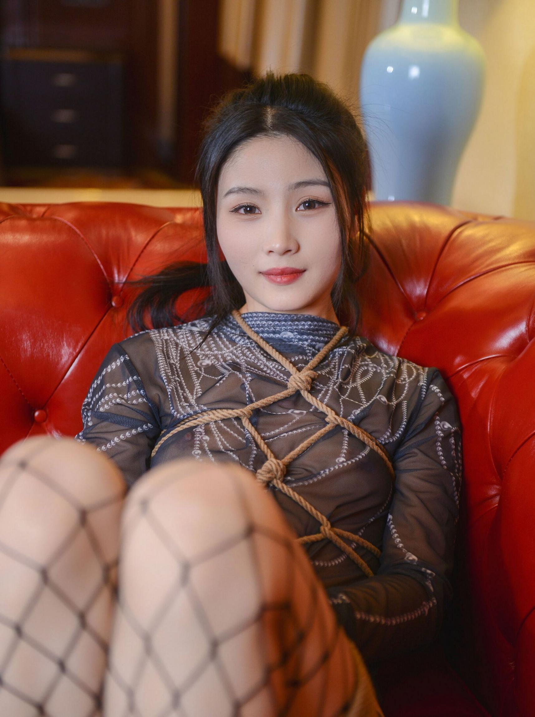 這么純的妹子被綁住了你想不想干點(diǎn)啥
