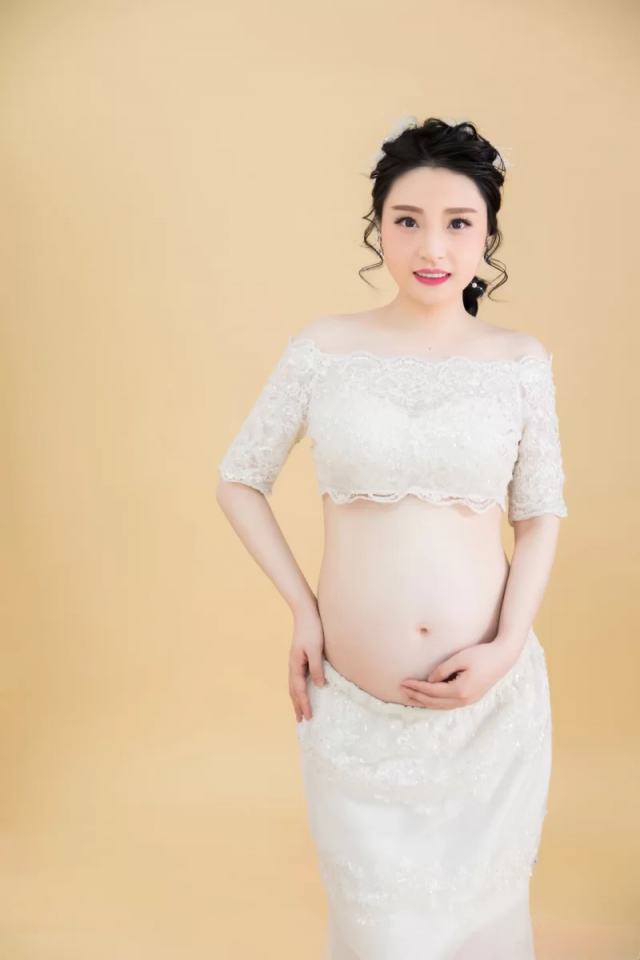 大奶騷妻的生活照、孕照和吞精照分享