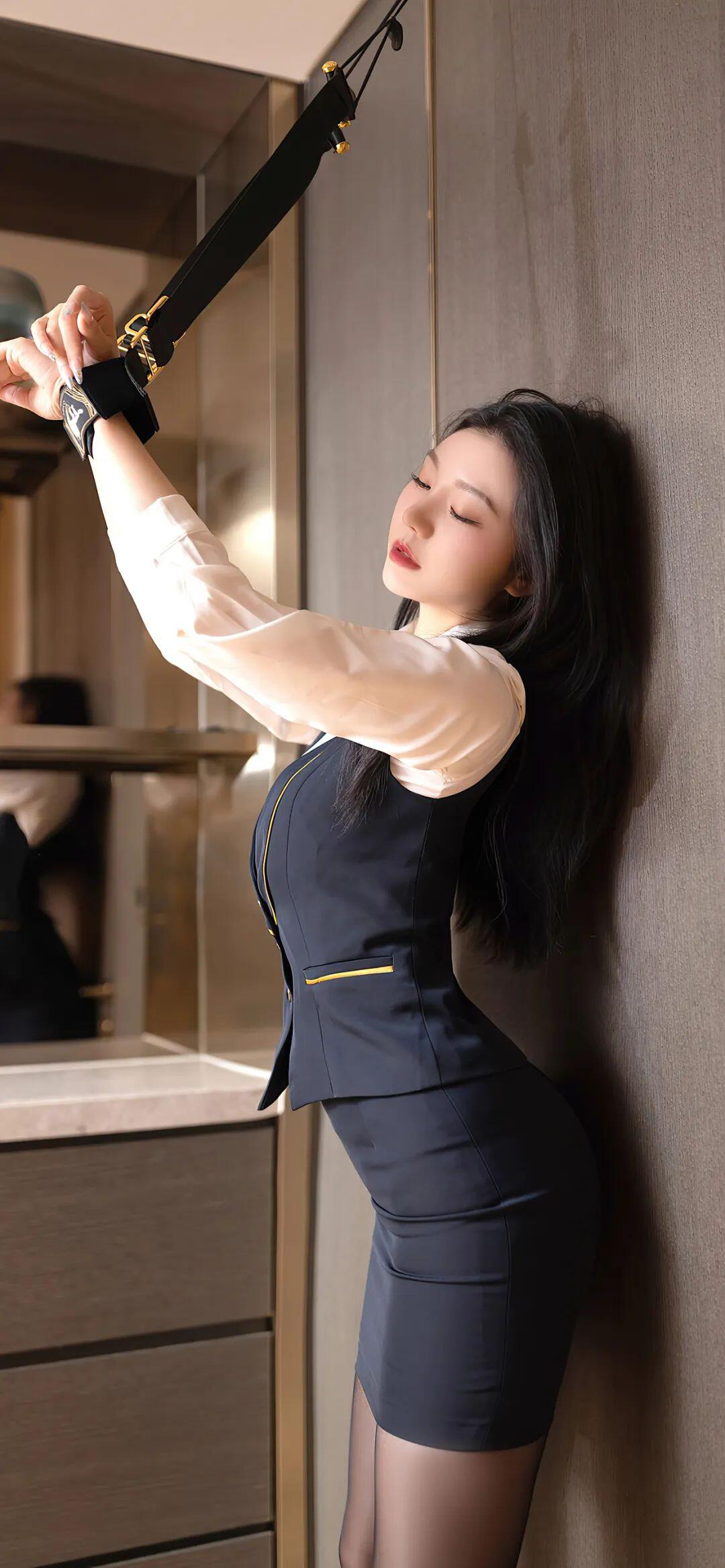 安然黑絲職業(yè)制服誘惑