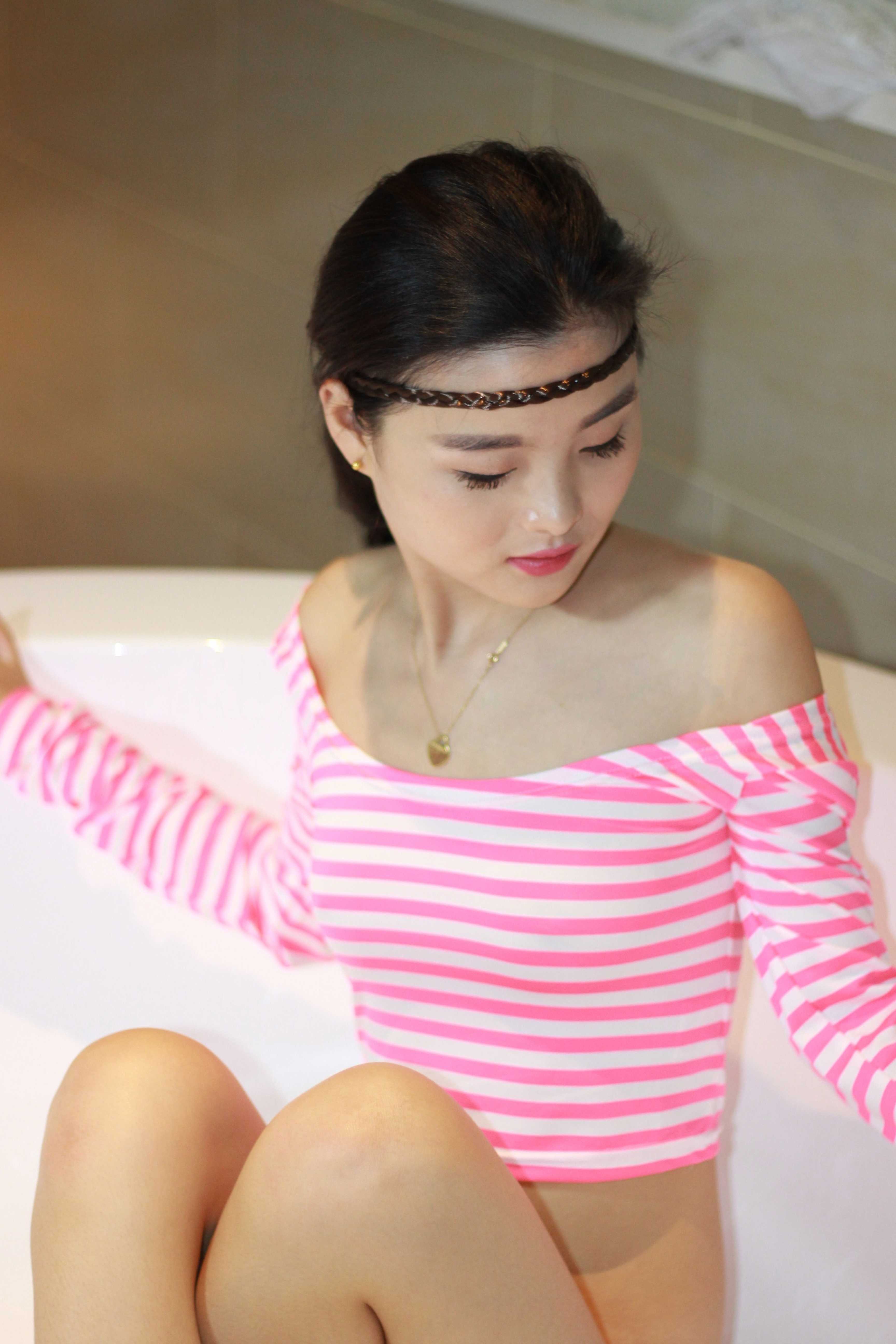 挺俏麗的小妹子