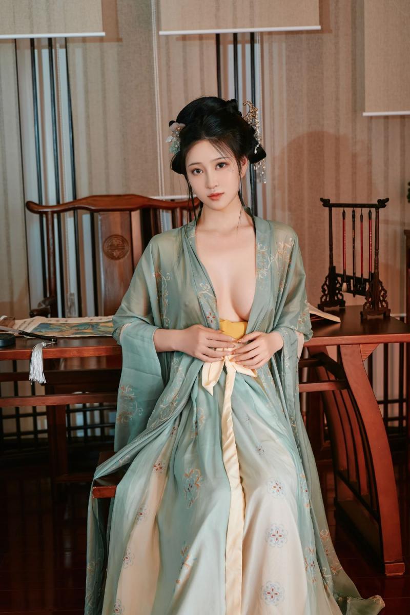 古裝妹子極品圓潤(rùn)的美乳[39P]