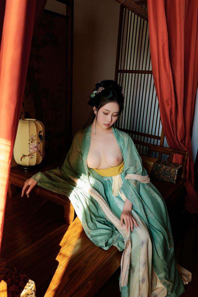 古裝妹子極品圓潤(rùn)的美乳[39P]