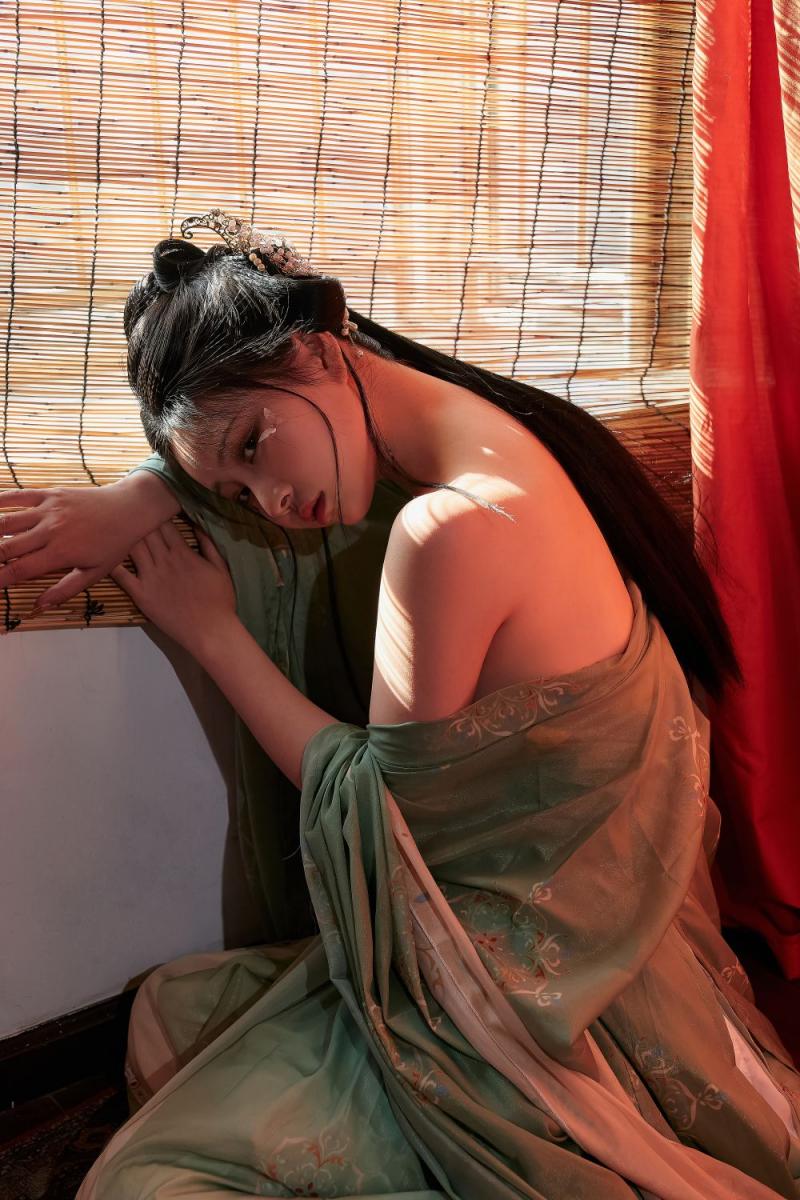 古裝妹子極品圓潤(rùn)的美乳[39P]
