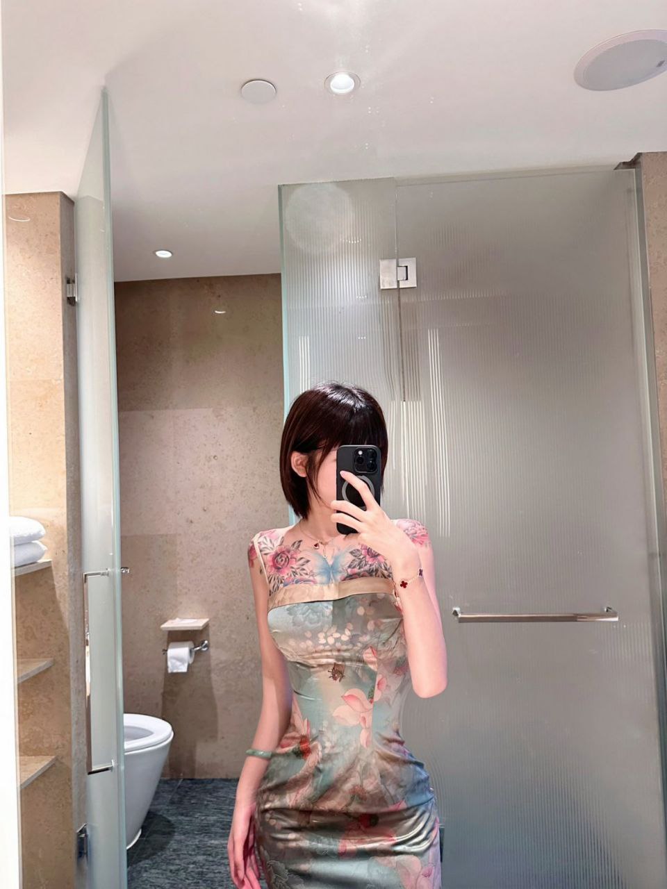 艸了這個(gè)社會女滿背棒子不得硬一圈
