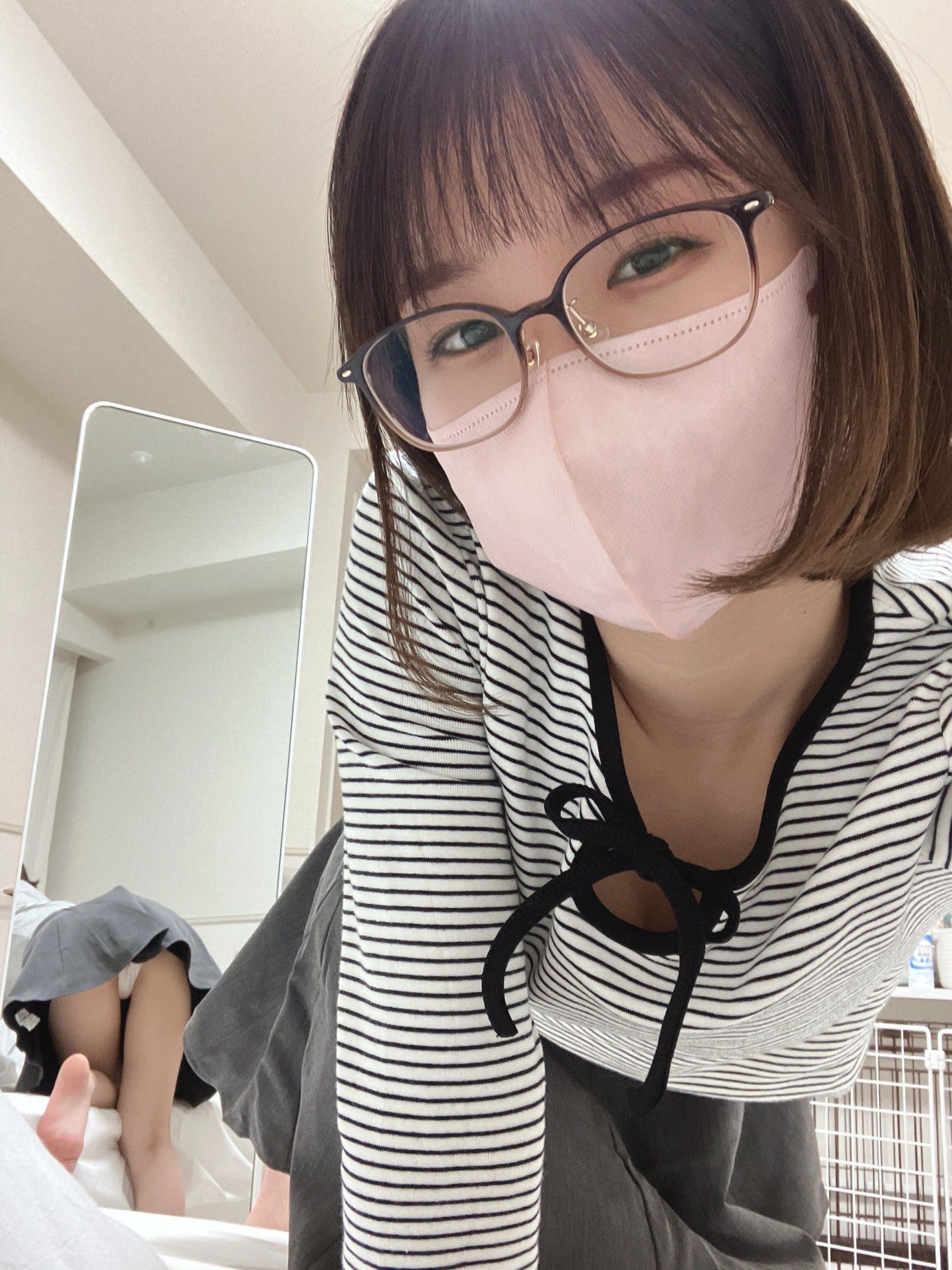 日式女孩不愛(ài)穿內(nèi)衣
