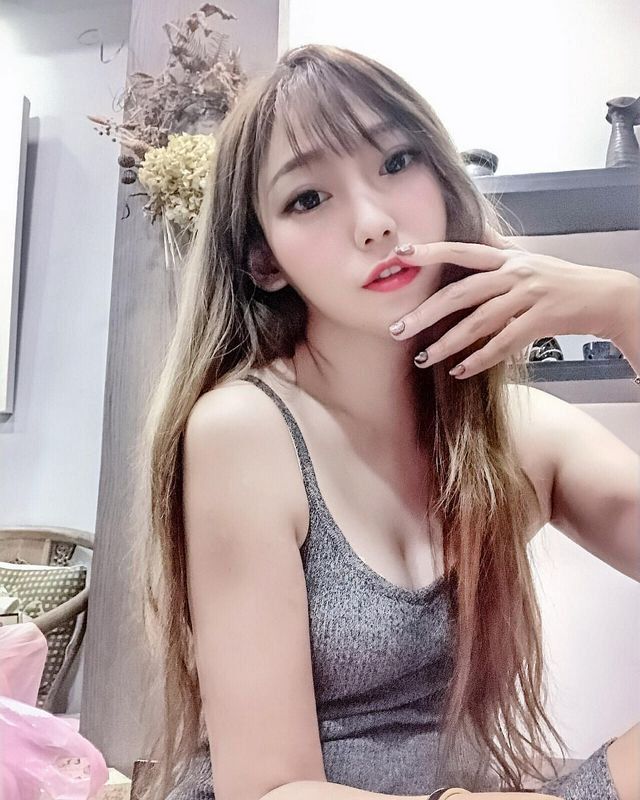 直播主薇娜Verna爆乳夾胸引誘人犯罪