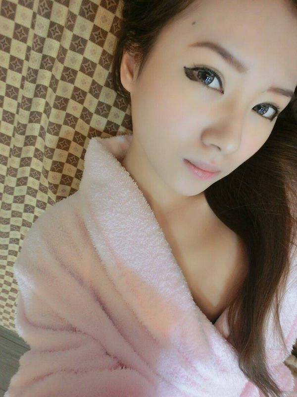 風騷的妹子氣質(zhì)更加迷人
