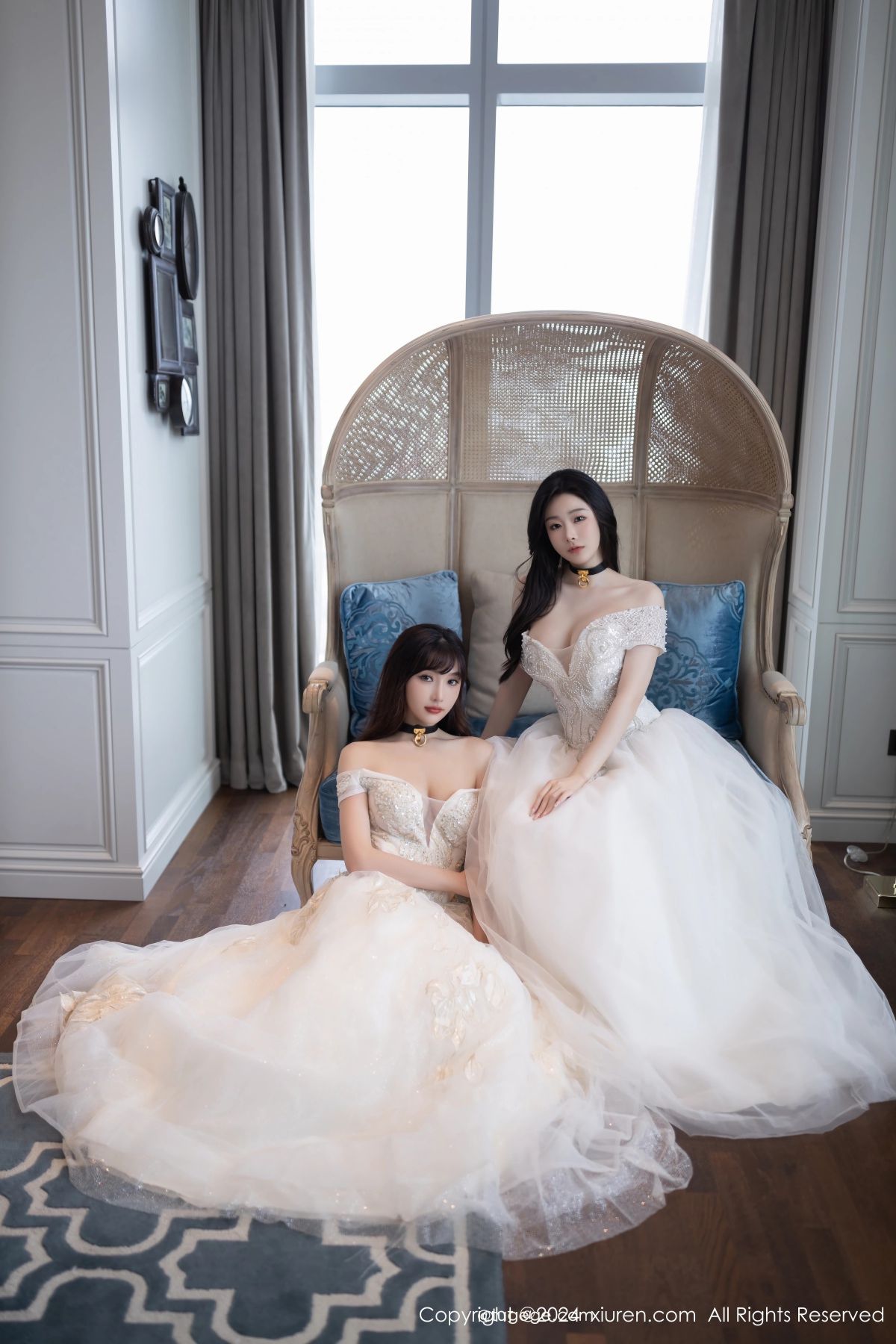 秀人網(wǎng)小逗逗X陸萱萱--蕾絲婚紗新娘百合Play肉絲磨豆腐