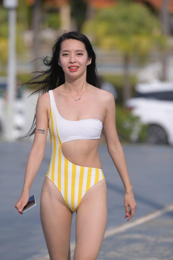 夏天最美的風(fēng)景當(dāng)然是比基尼小姐姐啦