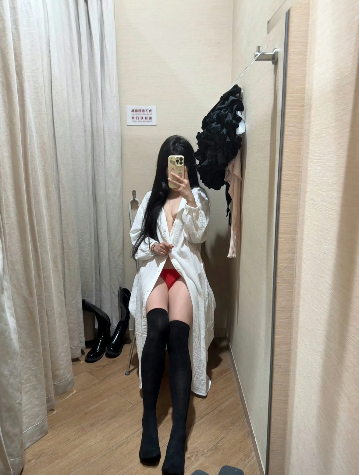 美麗的女人總是會(huì)有一雙可人的腳