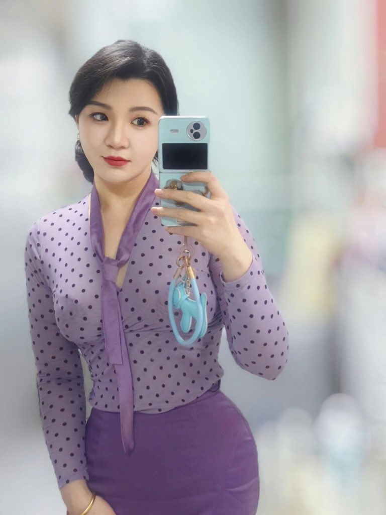 美麗的女人總是會(huì)有一雙可人的腳