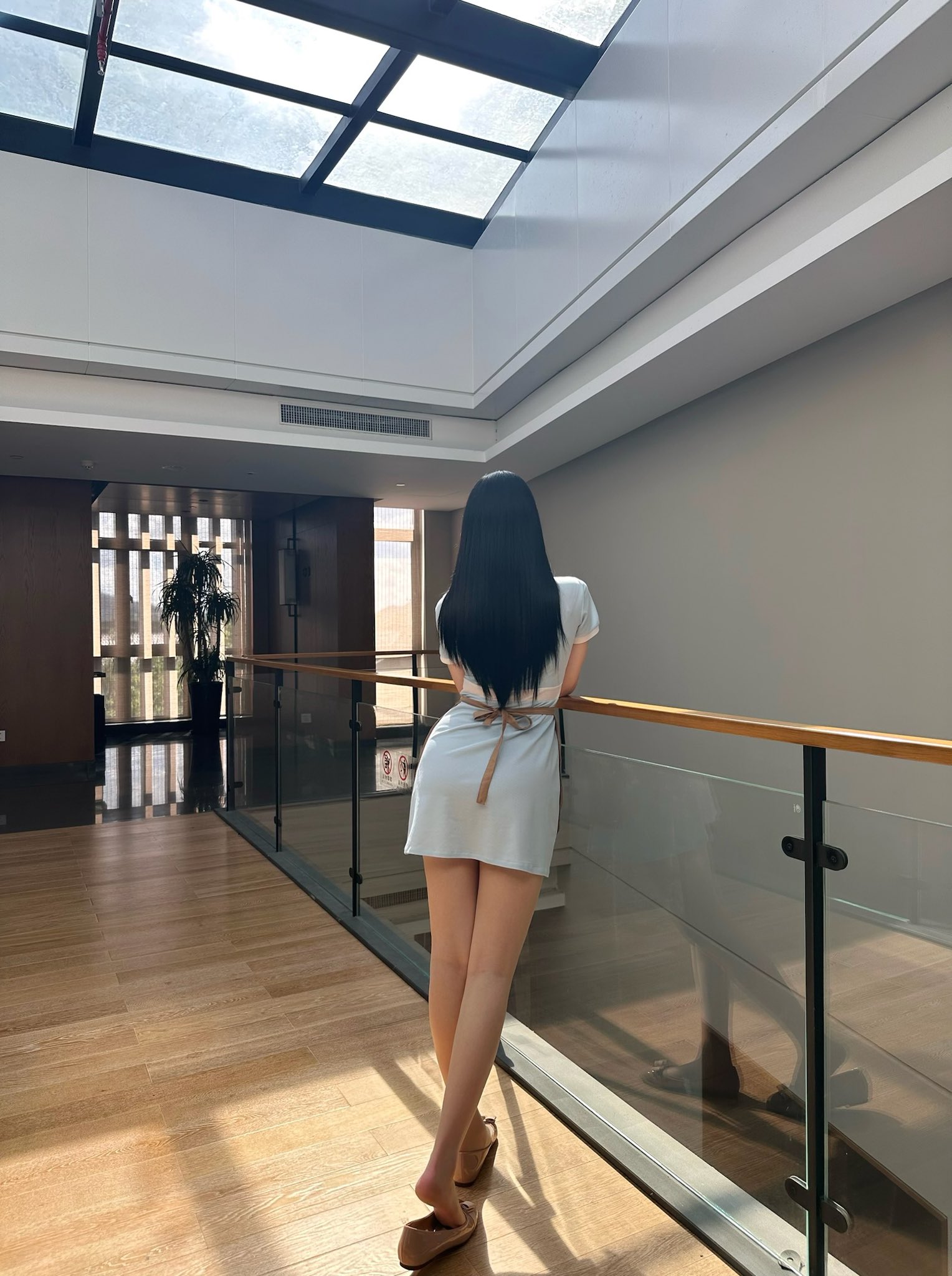 美麗的女人總是會(huì)有一雙可人的腳