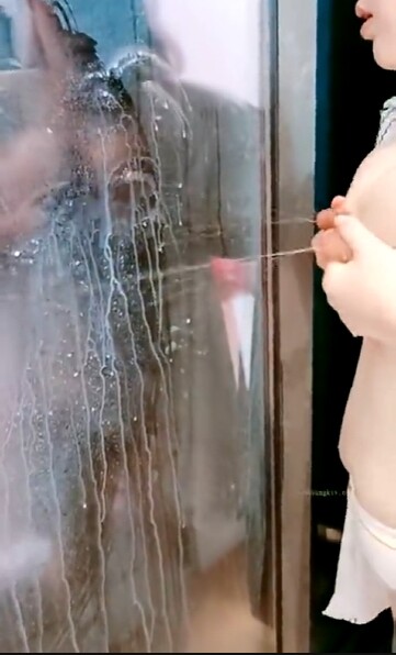 爆乳小姐姐噴奶送福利-勾起你兒時(shí)的記憶【68P】