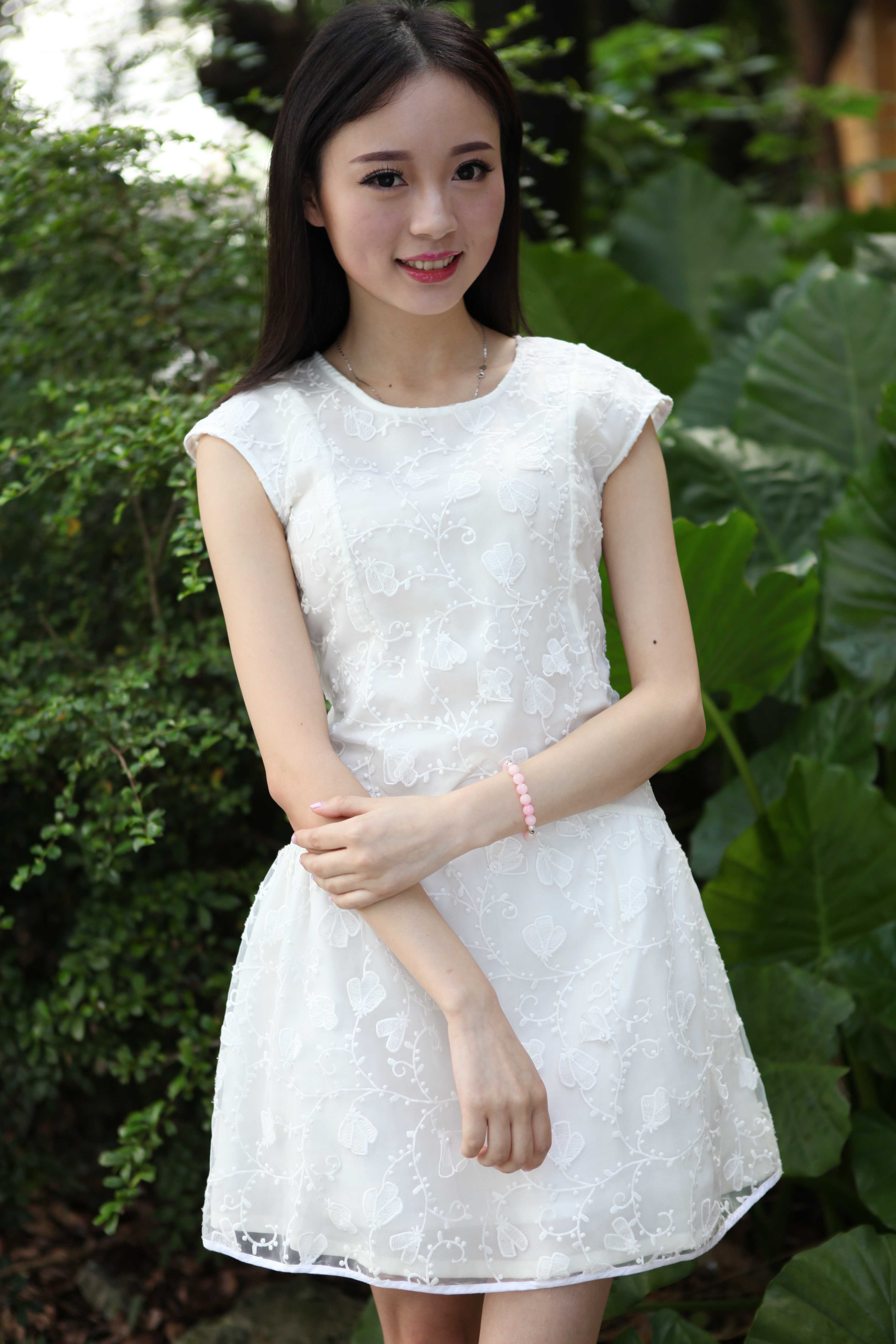 超可愛(ài)鮮嫩的白裙妹子