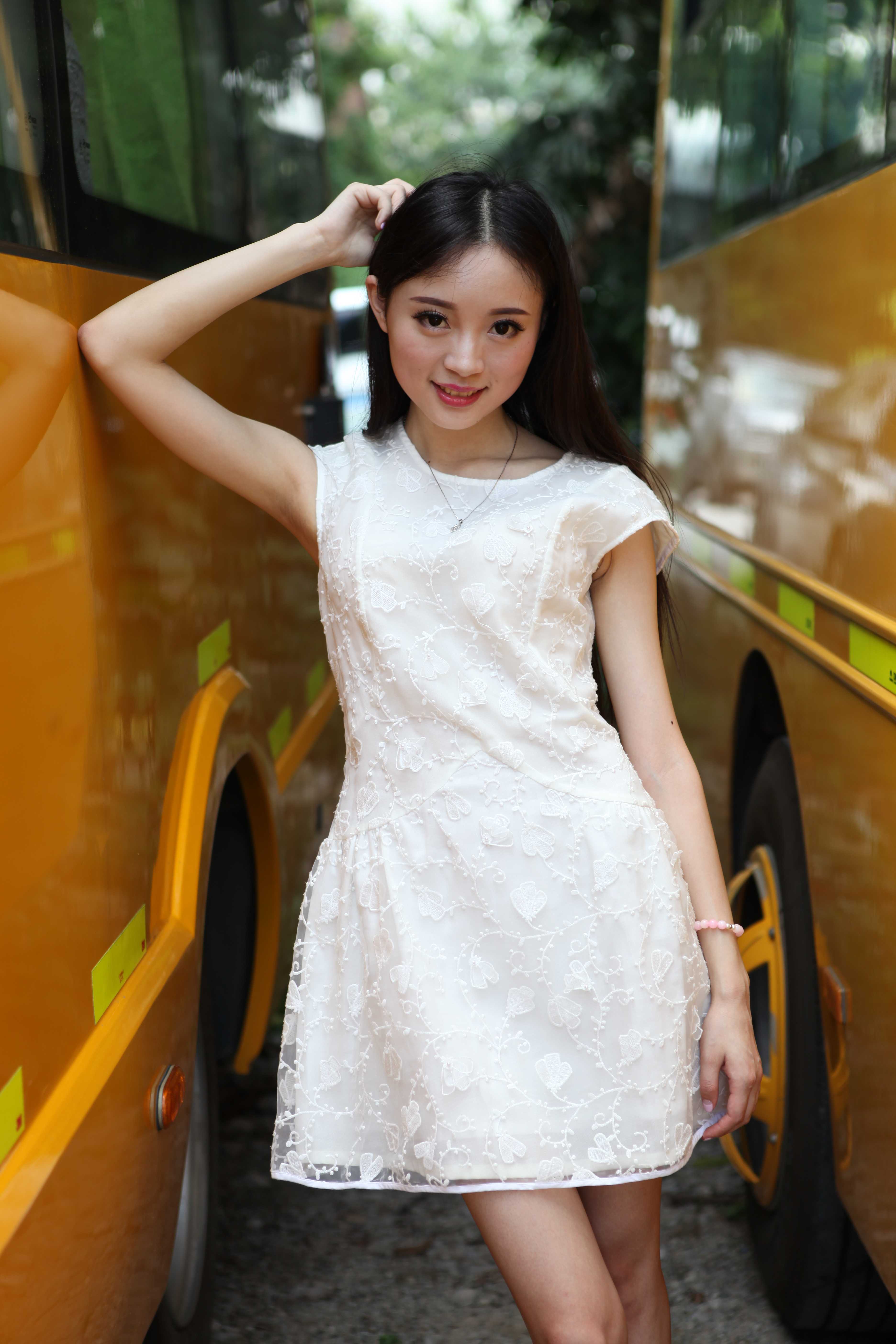 超可愛(ài)鮮嫩的白裙妹子