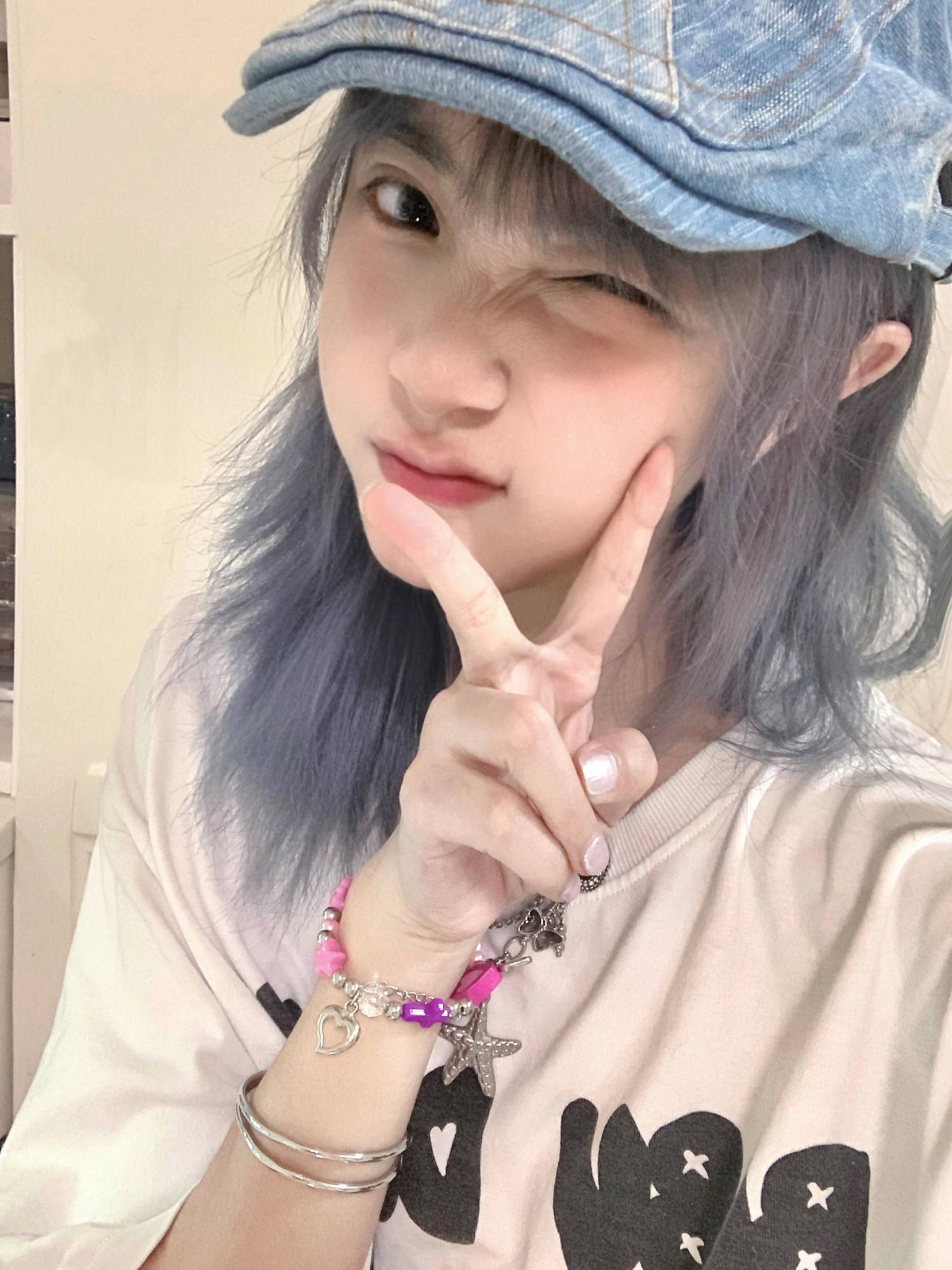 發(fā)點漂亮的小姐姐? 越看越美