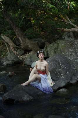 好想來場野戰(zhàn)啊 妹子太白嫩了