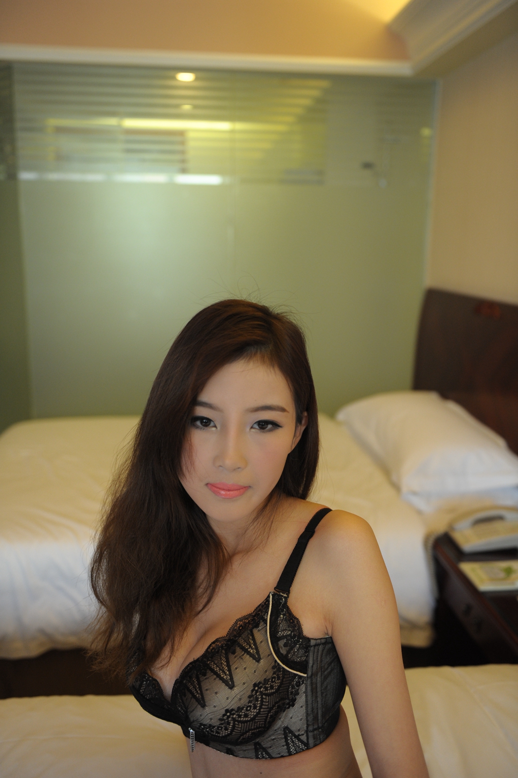 極品氣質(zhì)內(nèi)衣美少婦