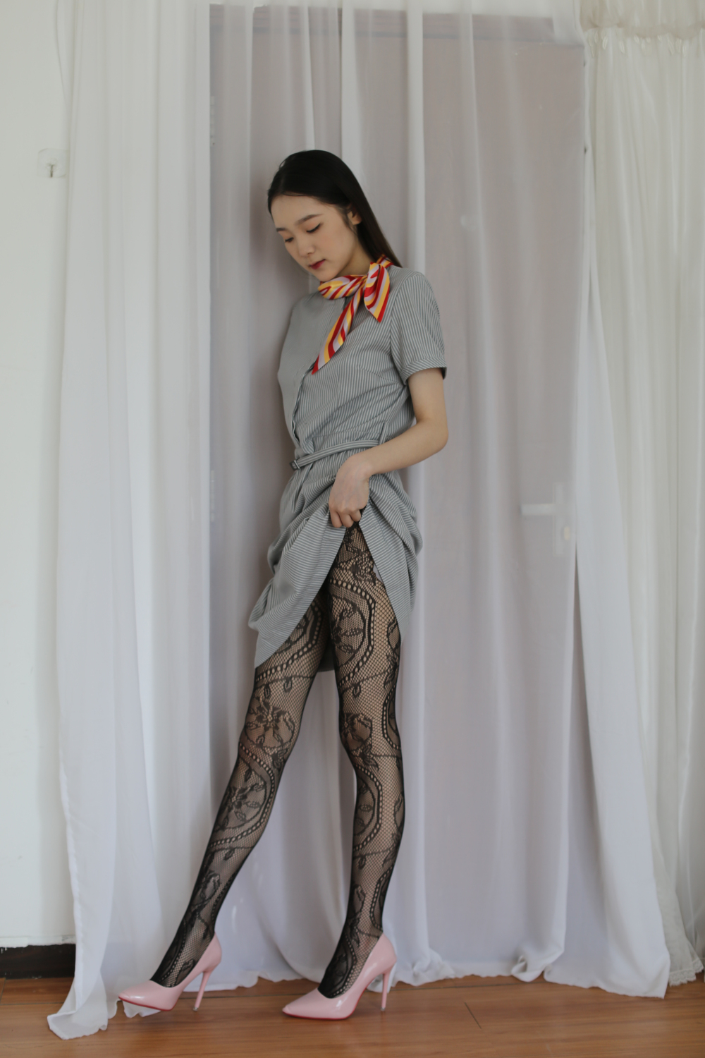 氣質(zhì)女神絕美絲襪美腿