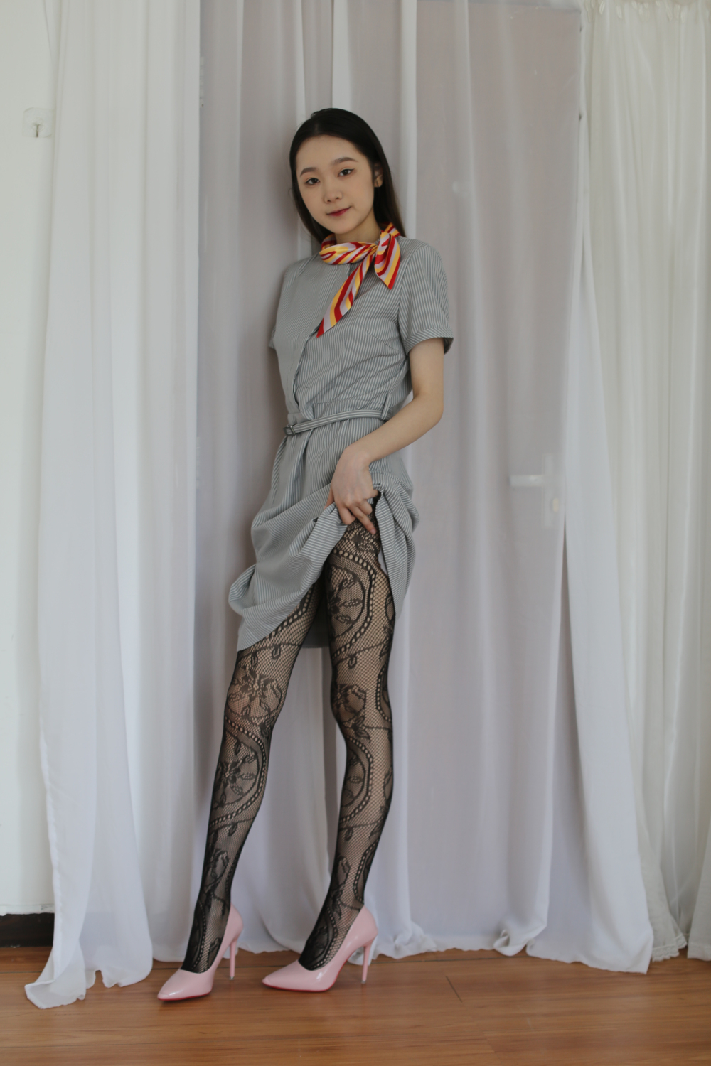 氣質(zhì)女神絕美絲襪美腿